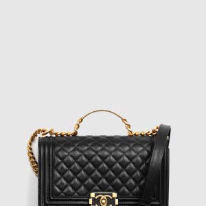 핸들 장식의 보이 샤넬 플랩백 A94804