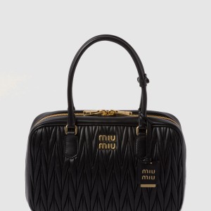 아르카디 마테라쎄 나파 가죽백 5BB133