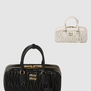 아르카디 마테라쎄 나파 가죽백 5BB148